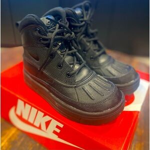 NIKE Woodside 2 High (PS) Little Kids size 10.5C